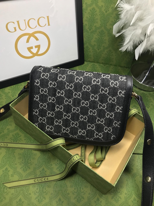 激安グッチバッグコピー背面デザイン